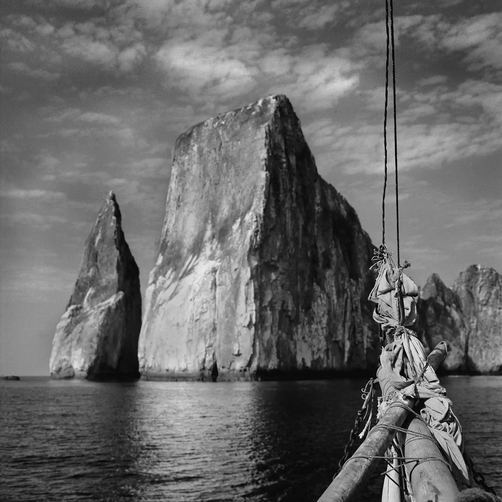 Kicker Rock, el León Dormido. Isla San Cristóbal, Galápagos, 1959. Fotografía: Rolf Blomberg.